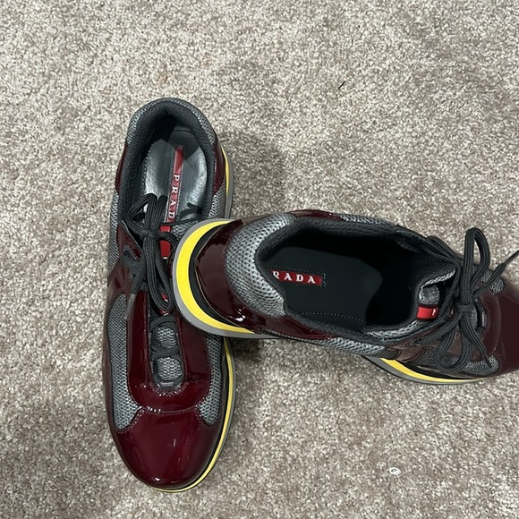 Prada - Picture 4 of 4